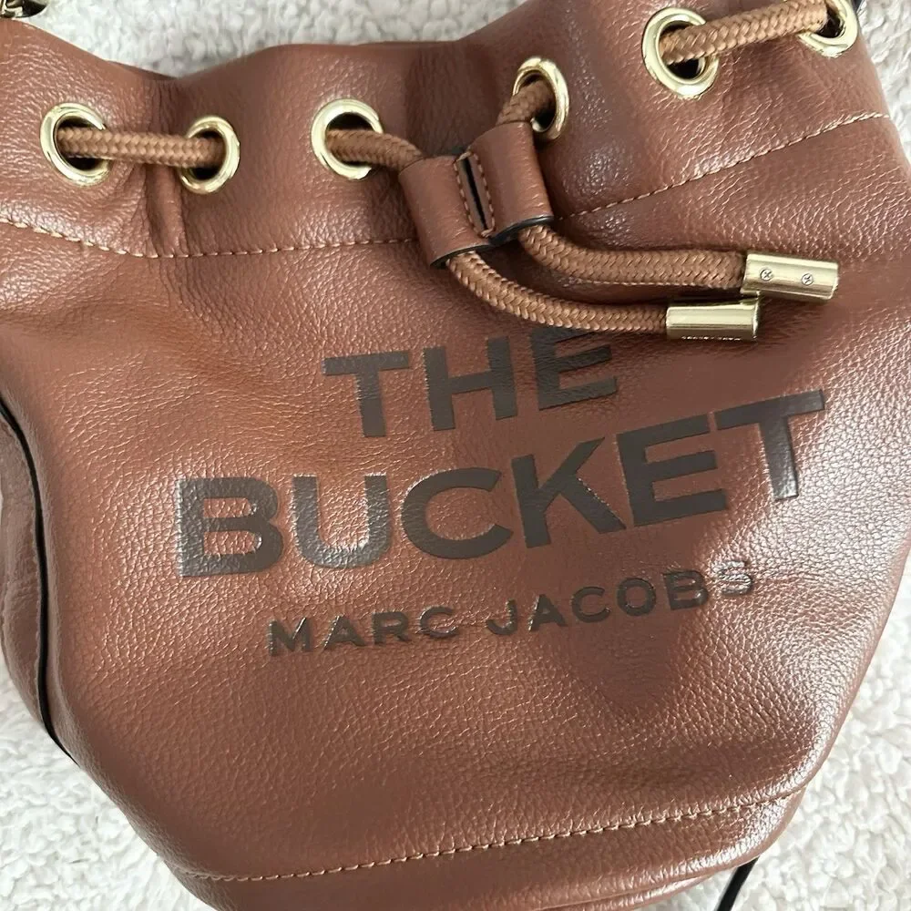 The Bucket Marc Jacobs Full Grain Leather Brown Compact Purse Bag - Picture 2 of 8
